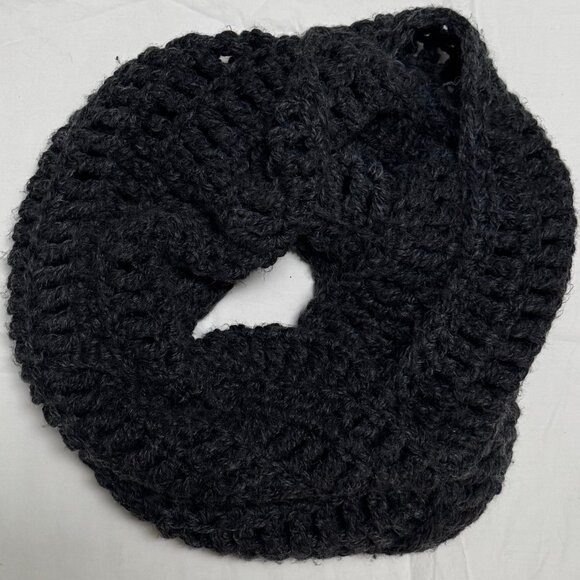 Deroucheau Knitwear Oversized Chunky Extra Large Wool Infinity Scarf Charcoal - Picture 5 of 7